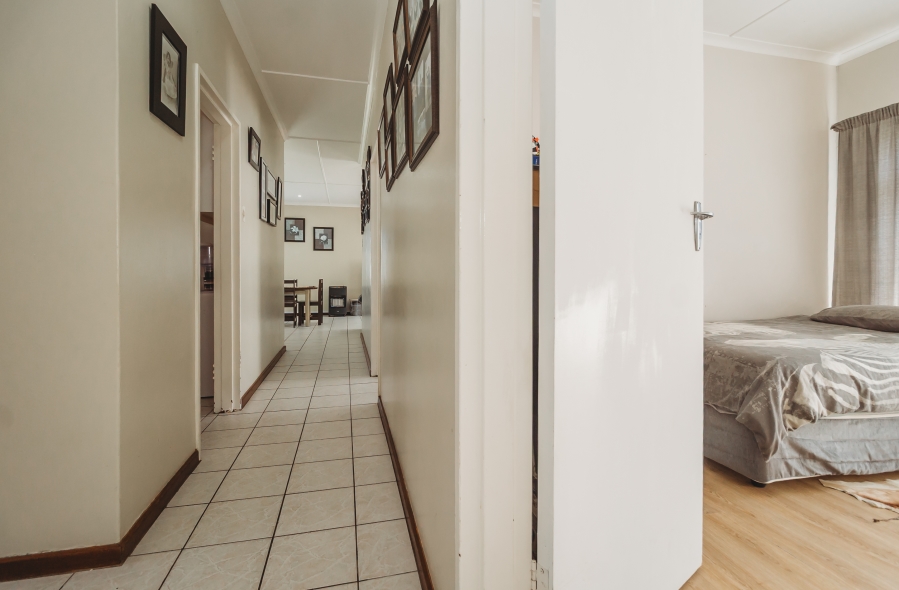 4 Bedroom Property for Sale in Bodorp Western Cape